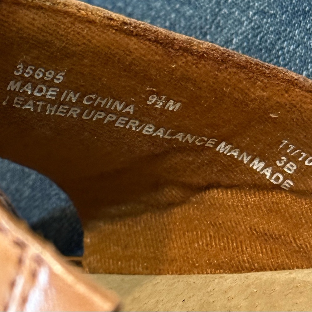 Women's Clarks bendables
Ina Bow Tan Slip in Mule
Sandals Women's Sz 9 1/2 - Picture 9 of 10